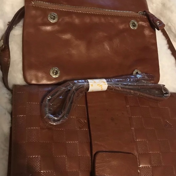 Asile LeatherLook Handbag removable zippered pouch - Picture 4 of 9